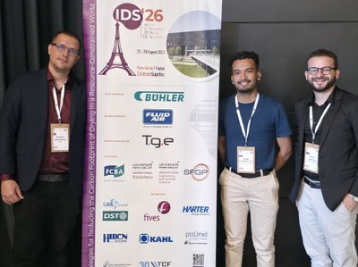 Em Paris: Adiel Alves da Silva, da graduação em Engenharia Química, e Pedro Antônio Bezerra Santos, do Programa de Pós-graduação em Engenharia Química