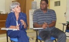 Pró-reitora Silvia Cardeal e Flávio Costa, servdior que propôs o curso