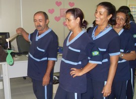 Colaboradores recebem cestas em confraternização junina