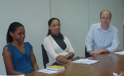 Kelly Seara, Deborah Nascimento, Adhemar Ranciaro foram empossados professores substitutos. | nothing