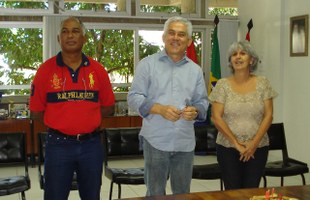 Secretários são homenageados em dia comemorativo