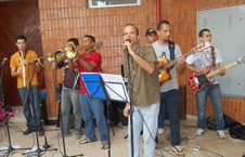 Professor Guido Lessa e alunos de Música animaram o dia com muito rock