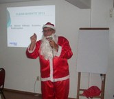 Vestido de Papai Noel, Eduardo Lyra revelou as ações da Proex para 2011
