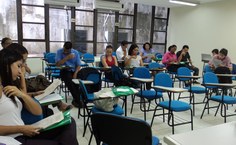 Alunos interagem nas aulas