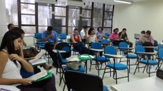 Alunos interagem nas aulas