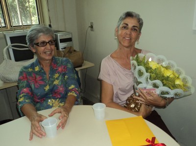 Sílvia Cardeal homenageia professora Pajuçara pelos 34 anos dedicados a Ufal