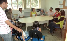 Colegas de trabalho agradecem tem de dedicação