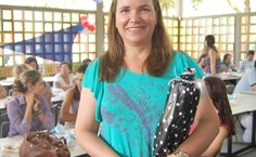 Maria Inês, da Progep, também foi sorteada e recebeu brinde