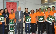 Colaboradores também participaram da festa e receberam cestas natalinas