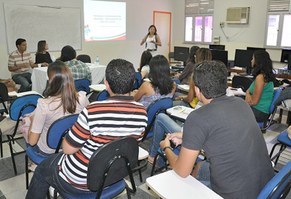 Ascom apresenta relatório de mídia para alunos de comunicação