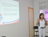 A coordenadora da Ascom, Simoneide Araújo, apresentou o relatório sobre a relação entre a Ascom e a mídia