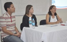 Deriky, Carol e Simoneide durante evento no COS