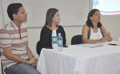 Deriky, Carol e Simoneide durante evento no COS