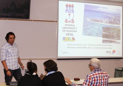 Emerson Soares em apresentação do “Reproductive behavior, reproduction and sexual steroids levels in wreckfish (polyprion americanus) in captivity”