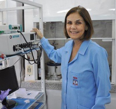 Marília Goulart, professora do IQB e homenageada no 18º Sibee