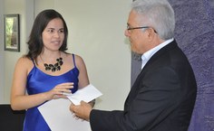 Franciene de Santana recebe termo de posse