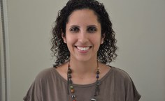 Jacqueline Freire quer saber se mestrado de Educação pode ser utilizado para qualificação, ocupando o cargo de assistente administrativo