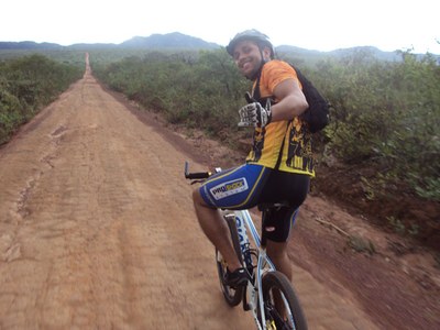 Wandearley fazendo trilha em Macaúbas, Bahia