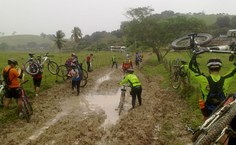 Grupo Ciclistas de Maceió, em uma trilha na região de Maceió