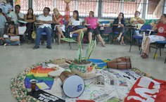 Símbolos dos movimentos no centro da discussão