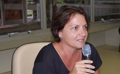Adélia Souto, diretora do novo Instituto de Psicologia, cumprimentou em nome dos docentes