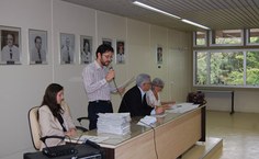 Thiago Felipe Soares, diretor adjunto do DAP  lê os termos de posse