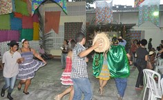 Quadrilha improvisada encerrou a festividade