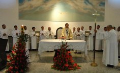 Padre Márcio, durante celebração de missa