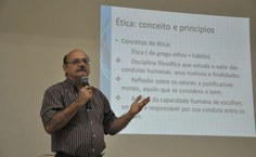 Professor José Vincente explicou sobre a Comissão de Ética Institucional