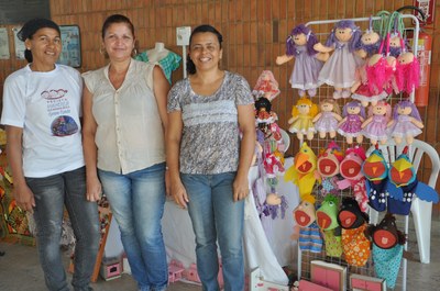 A feira de artesanato é produzida por cooperativas participantes de projetos promovidos pela incubadora Unitrabalho