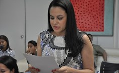 A servidora Alexsandra Cristina fez a leitura do termo de ética