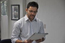 O diretor adjunto do DAP, Thiago Soares, fez a leitura dos termos de posse