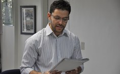 O diretor adjunto do DAP, Thiago Soares, fez a leitura dos termos de posse