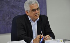 O reitor Eurico Lôbo dá as boas vindas aos novos servidores