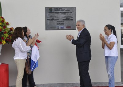 Descerramento da placa foi marcado por muita alegria