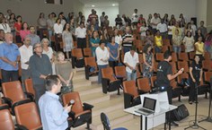 Fernando Pimentel puxou o coro na canção símbolo do Natal