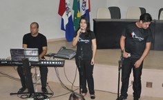 Integrantes do Coro da Ufal abriram a cerimônia do culto ecumênico