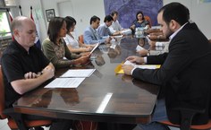 Leitura do termo de ética durante solenidade