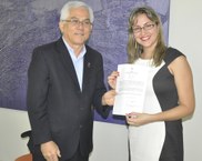 A docente empossada para o curso de Relações Públicas Manuela Rau de Almeida