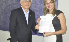 A docente empossada para o curso de Relações Públicas Manuela Rau de Almeida