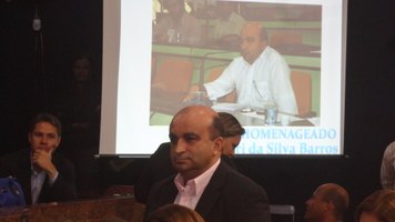 Pró-reitor de Graduação recebe comenda Selma Bandeira