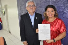 Zenilda Vieira Batista recebe termo de posse