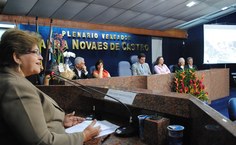 Ana Dayse agradece a homenagem em discurso