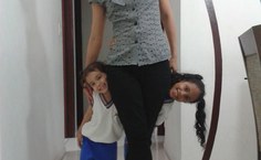 Manoella, com suas filhas Mariah e Maitê, após voltar do Sul onde cursa doutorado: matar a saudade