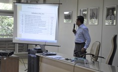 O pró-reitor de Gestão Institucional, Valmir Pedrosa, apresentando as funções da Proginst