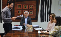 A leitura do termo de posse feita pelo diretor adjunto do Departamento de Administração de Pessoal (DAP), Thiago Soares.