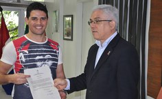 Ailton Cotrin professor lotado no Campus Arapiraca sendo empossado