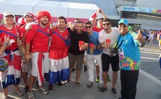 Eraldo com torcedores da seleção da Costa Rica