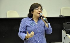 A professora Ruth Vasconcelos conversou com os presentes sobre os campi do interior