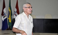 O professor Francisco Vieira palestrando durante o Pins